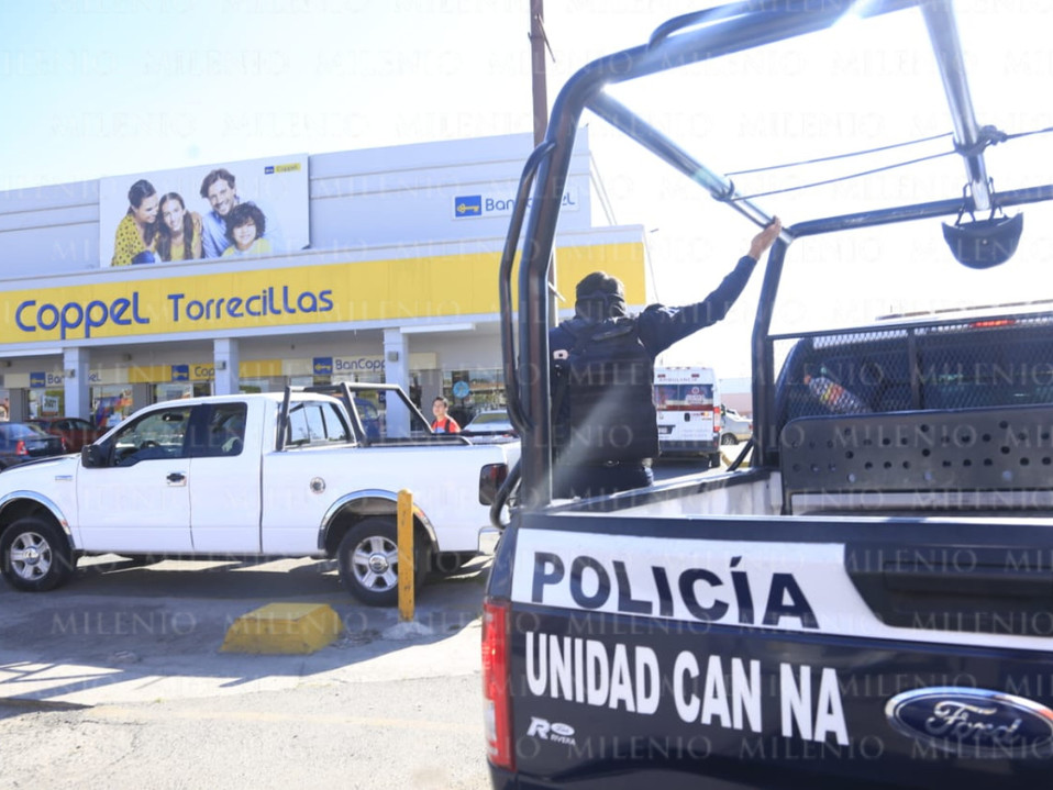 Huyeron a bordo de un vehículo gris, el cual ya fue boletinado por las autoridades policíacas, por lo que mantienen un operativo de búsqueda. (Andrés 