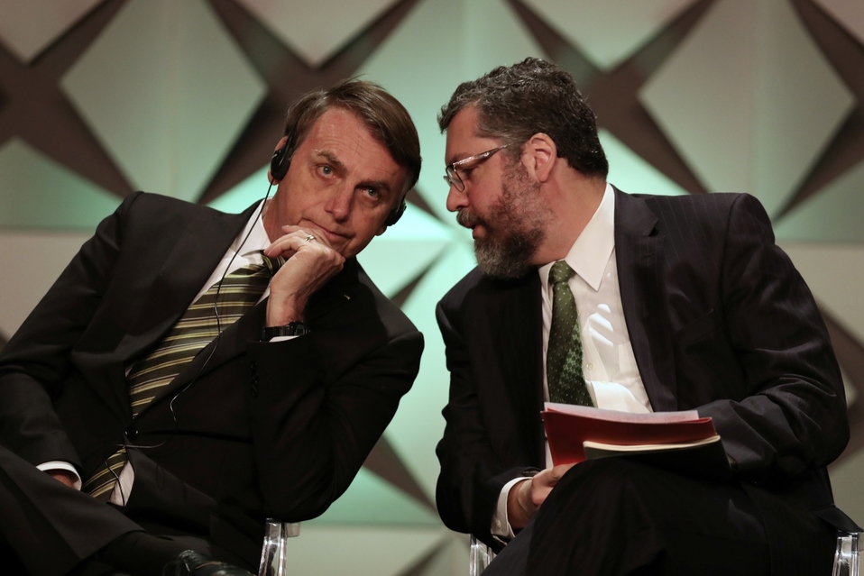El presidente de Brasil, Jair Bolsonaro y el ministro de exterior, Ernesto Araújo, han estado en contra del gobierno cubano. (Reuters / Archivo)