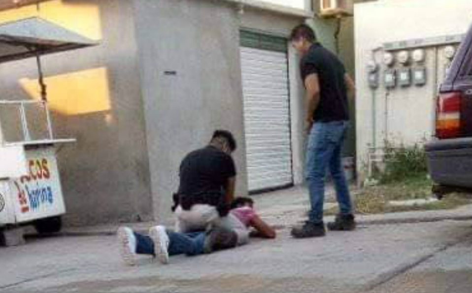 Vecinos en Altamira agredieron y amarraron a un supuesto ladrón (Foto/CORTESÁI)