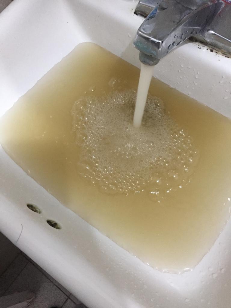 Agua turbia.