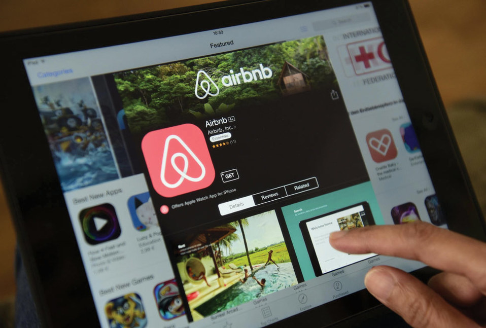 Los inversionistas consideran a Airbnb como una apuesta segura en comparación con WeWork.