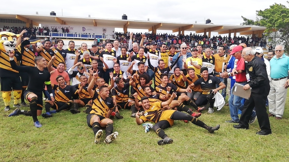 Leopardos se proclaman campeones del Intertecs.