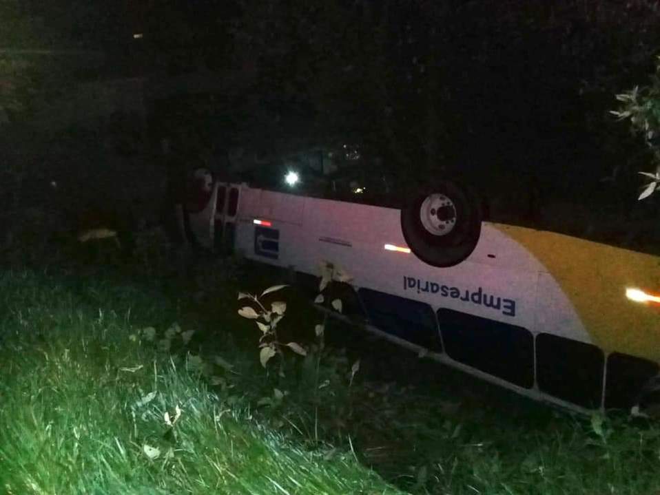 Presuntamente el operador perdió el control de la unidad. (Especial)