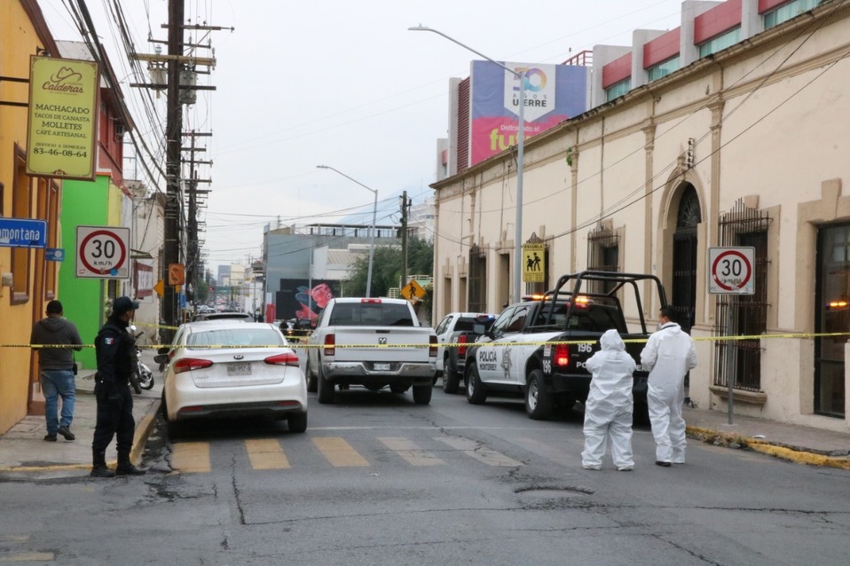 El presunto ladrón pretendía asaltar un negocio de ropa en el centro de Monterrey. (Foto: Agustín Martínez)