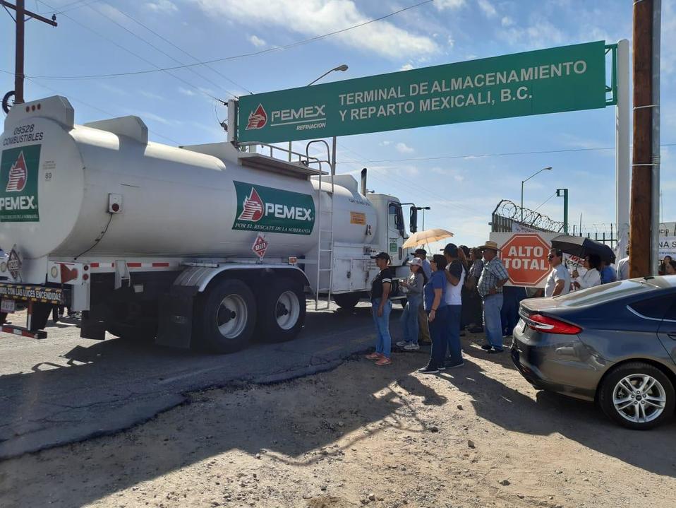 Los inconformes sólo permiten el acceso de pipas vacías pero no las dejan salir. (Said Betanzos)