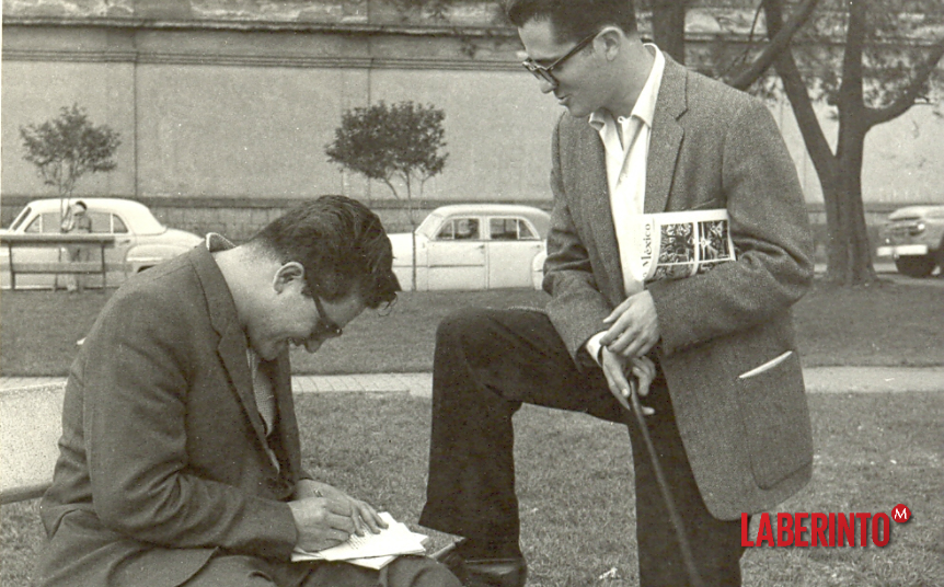 José Emilio Pacheco y Pepe de la Colina, fotografiados en noviembre de 1959. (Foto: Ricardo Salazar)