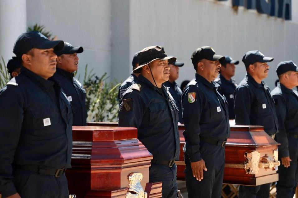 Realizan homenaje a policías emboscados en Oaxaca. | Oscar Ridríguez