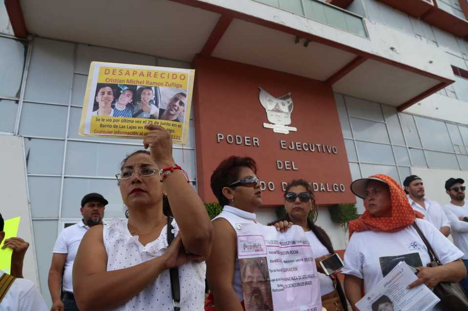 Familiares de personas desaparecidas protestaron en Plaza Juárez de Pachuca. (Jorge Sánchez)