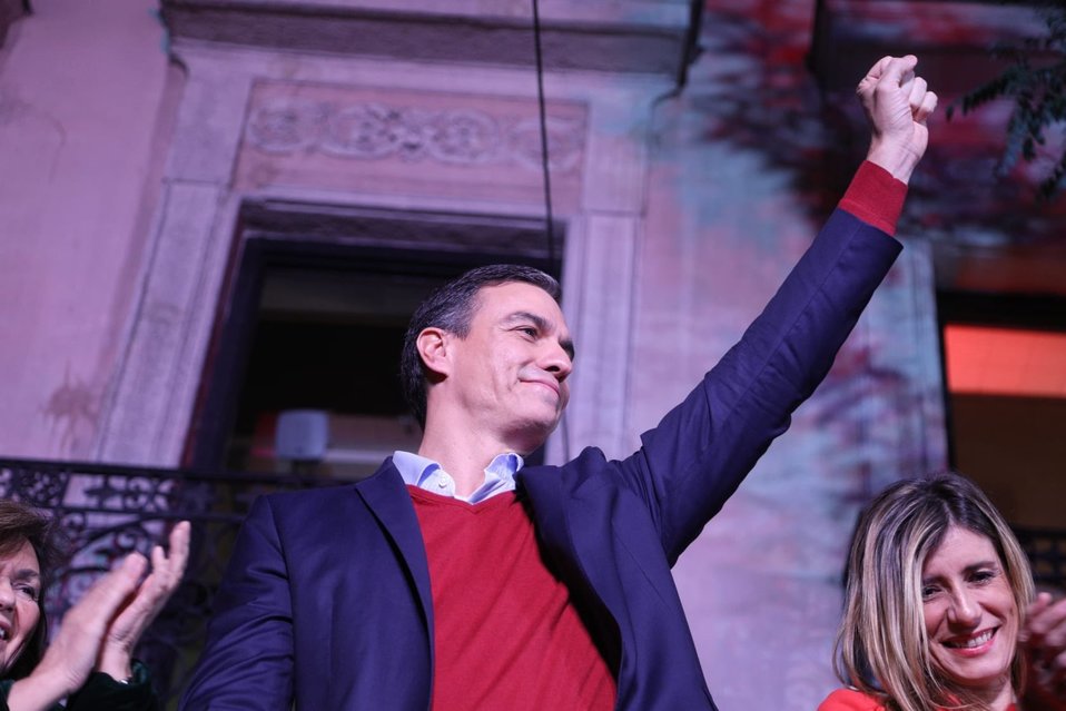 Pedro Sánchez celebró su victoria en las urnas. (Tomada de @sanchezcastejon)