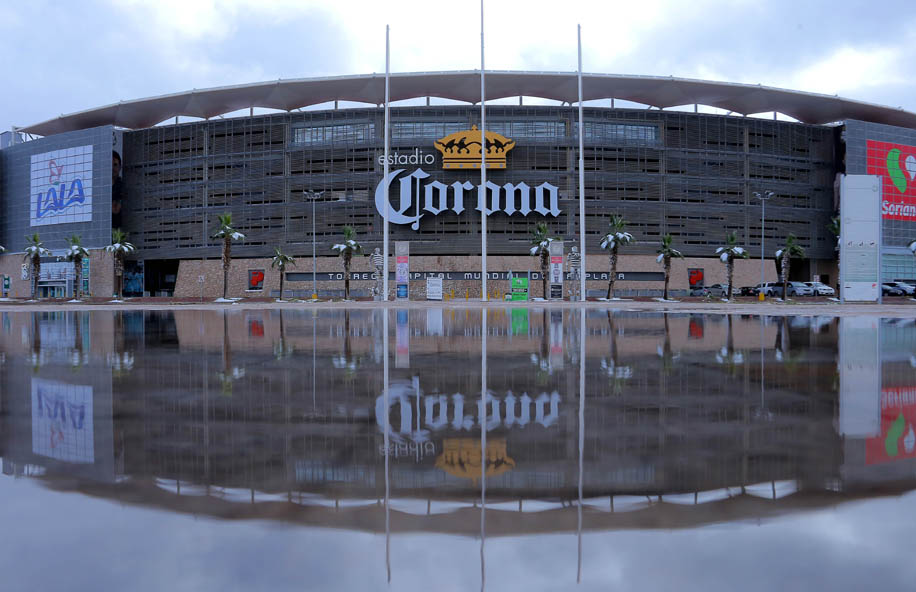El Estadio Corona fue el primero en no tener la reja que divide la cancha con los jugadores en México. (Manuel Guadarrama)