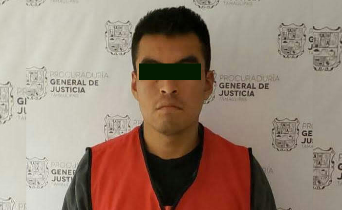 Detienen a Policía de Monterrey.