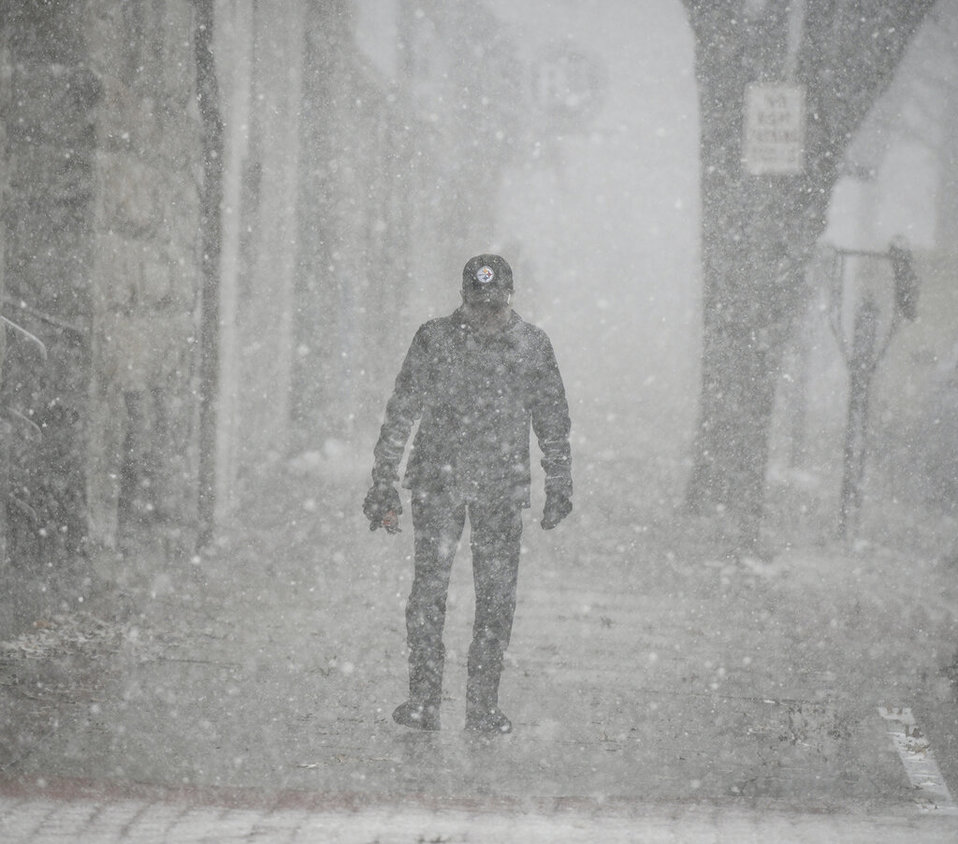 Las fuertes nevadas en Estados Unidos han provocado accidentes viales, dejando cuatro muertos. (AP)