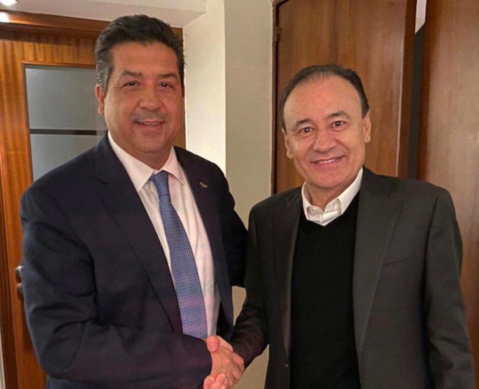Gobernador Cabeza de Vaca y el secretario de Gobierno federal Durazo (Especial)