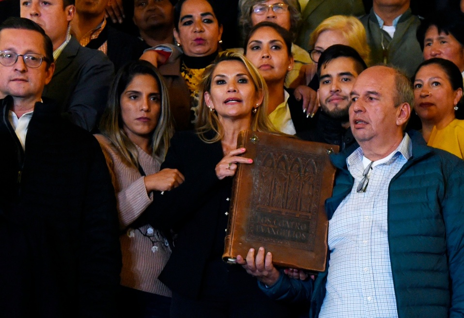 Janine Áñez se autoproclamó presidenta interina de Bolivia. (AFP)