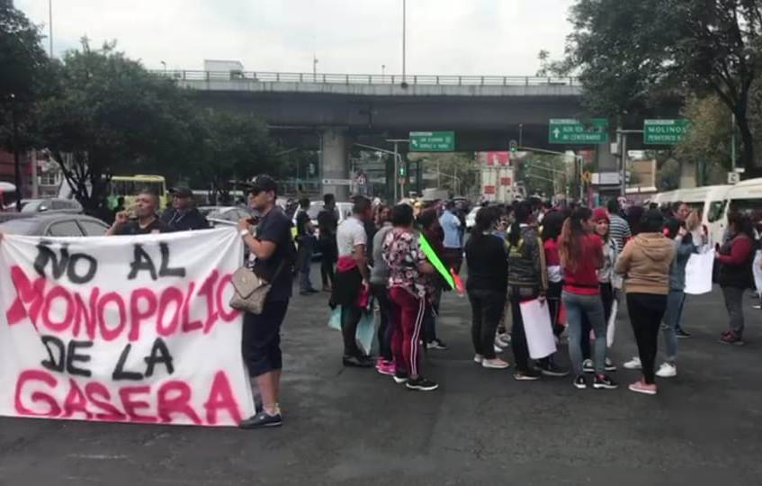 Manifestantes  bloquearon el cruce de Barranca del Muerto y Periférico. | César Velázquez