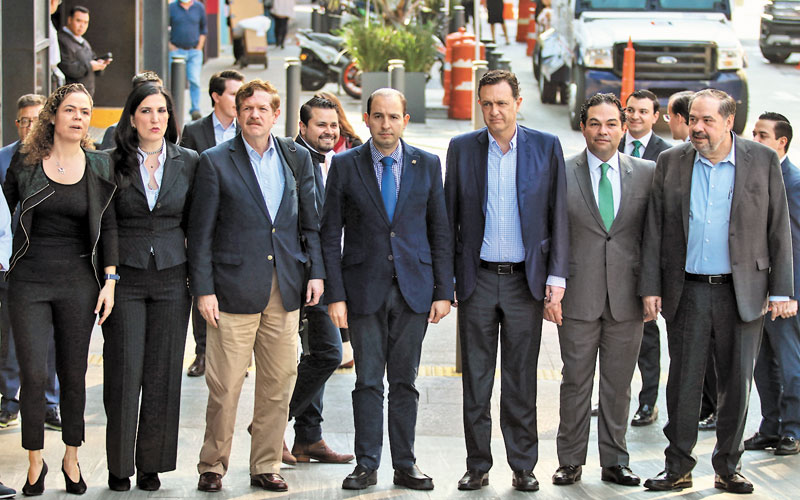 Marko Cortés (centro) y legisladores panistas al salir de la fiscalía general. (Galo Canas/ cuartoscuro)