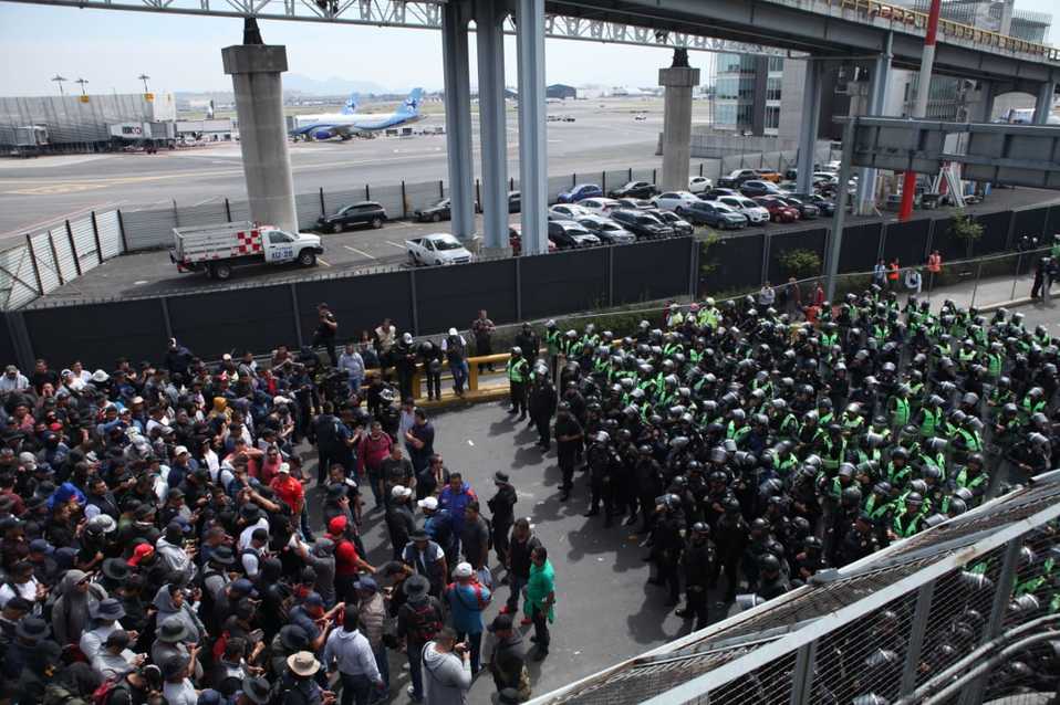 Los policías federales exigen que se cumpla con el pago de sis finiquitos y algunos rechazan su incorporación a la Guardia Nacional./ Israel Navarro
