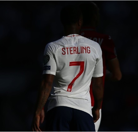 Raheem Sterling abandona la concentración de Inglaterra (Twitter: @England)