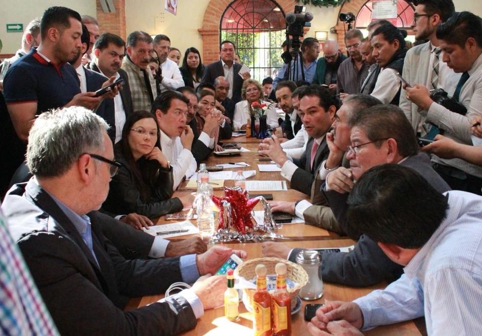 Reunión entre legisladores y alcaldes (@Mx_Diputados)