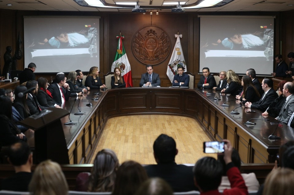 Sesión solemne en el Cabildo de Monterrey. Foto: Raúl Palacios.