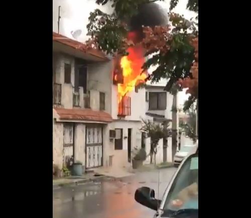 El siniestro se originó en la segunda planta de la vivienda. (Foto: Especial)
