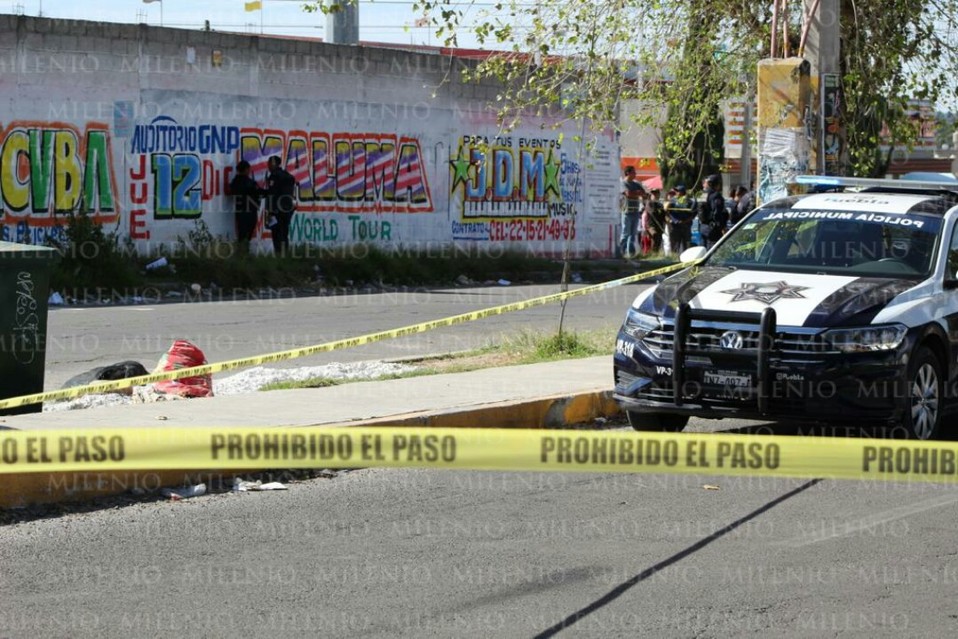 Se encontraron los restos humanos dentro de bolsas negras, junto a un contenedor en el Boulevar Puebla. (Andrés Sánchez)