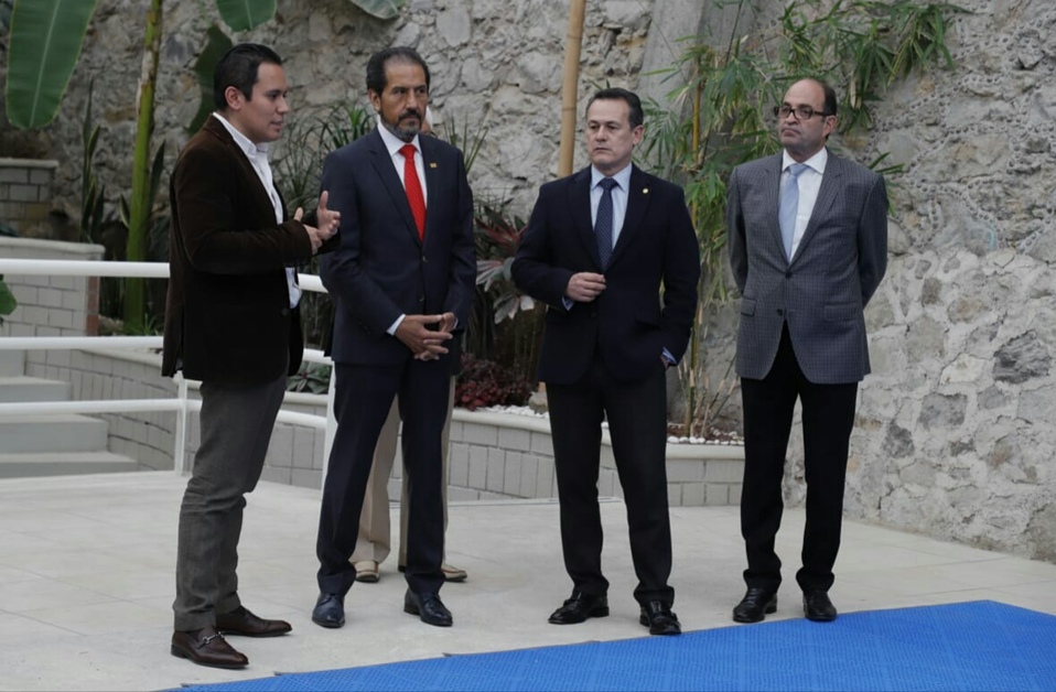 José Alfonso Esparza Ortiz, visitó la UAEH. (Cortesía)