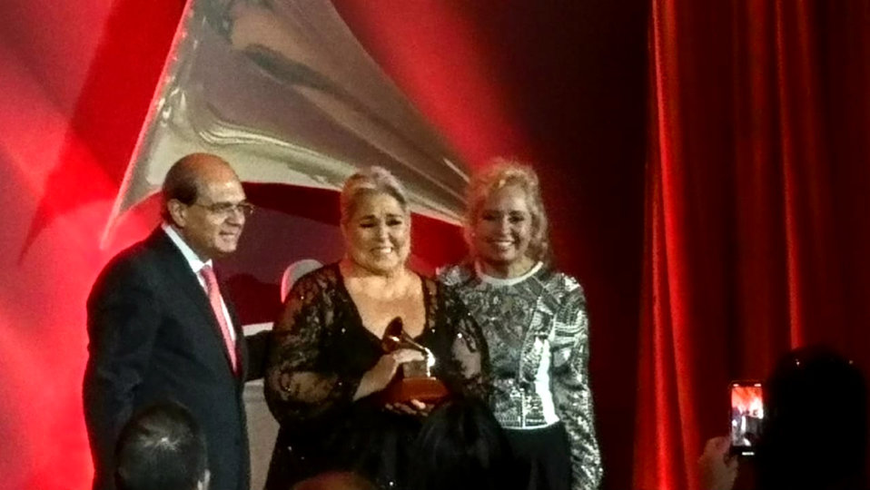 Lupita D'Alessio recibe el Premio Especial de la Academia Latina de la Grabación (Adriana Jiménez).