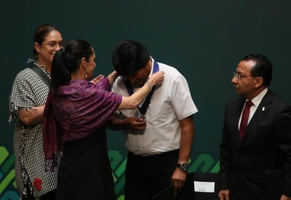 Sheinbaum entregó a Evo Morales la medalla de huésped distinguido de CdMx. | Octavio Hoyos