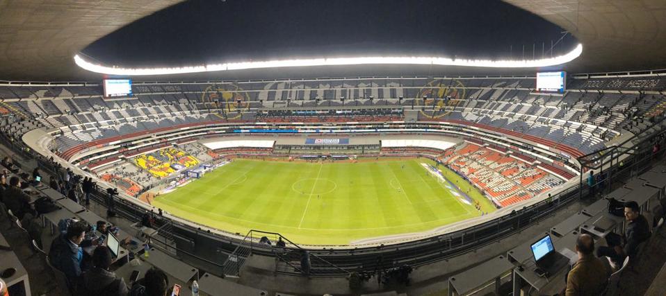 Colores de Chargers y Chiefs ya lucen en el Estadio Azteca (Sebastián Faed)