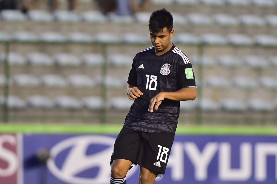 Efraín Álvarez intentó anotar al estilo Panenka (Mexsport)