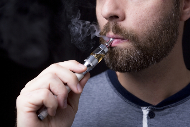 Estudio de cigarros electrónicos revela que podrían causar enfermedades cardiovasculares (Shutterstock).