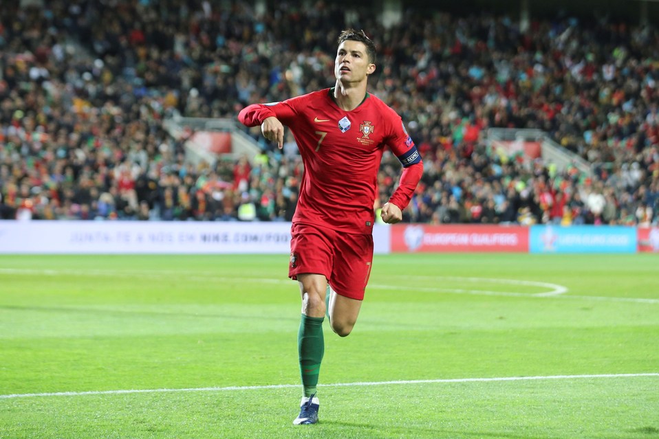 Con 'hat-trick' de Cristiano Ronaldo, Portugal golea a Lituania (EFE)