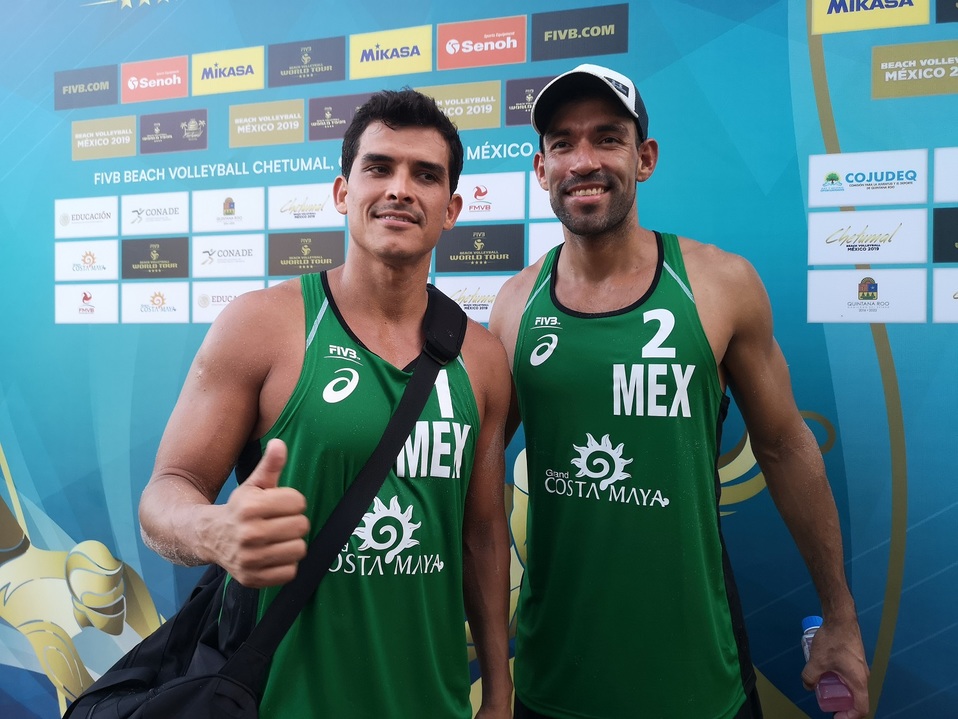 Juan Virgen y Lombardo Ontiveros celebran su primer victoria en su debut en el torneo (Carlos Cruz)