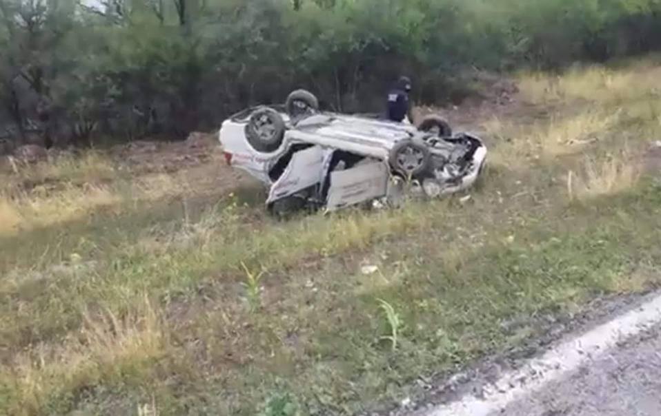 Volcadura en carretera Victoria-Matamoros deja a tres funcionarios de Miguel Alemán lesionados (Foto/CORTESÍA)