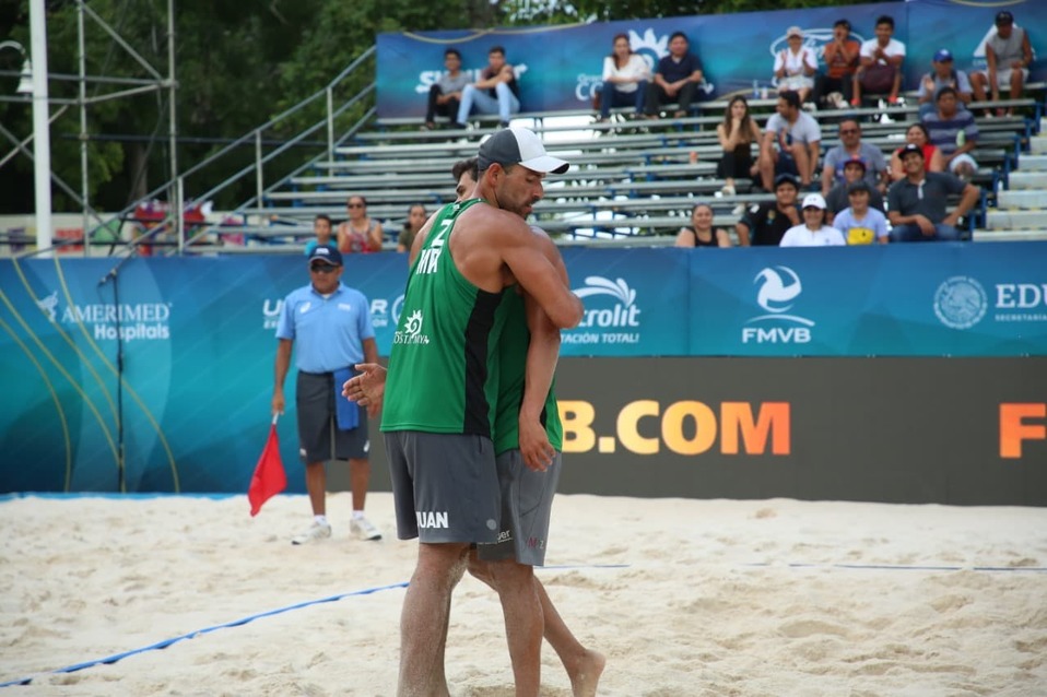 Juan y Lombardo avanzan a octavos de final (Cortesía FIVB)