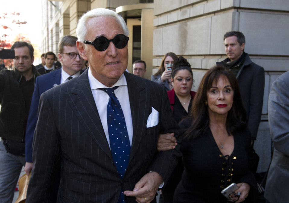 Roger Stone deja la Corte Federal en Washington después de ser declarado cumpable. (AP)