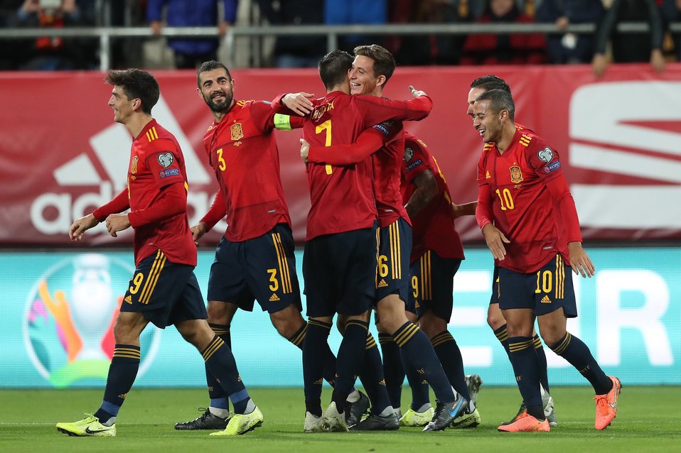Selección de España festeja triunfo ante Malta (Twitter: @SeFutbol)