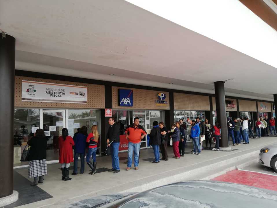 Desde temprana hora los módulos comenzaron a tener filas por personas que quieren realizar algún trámite.