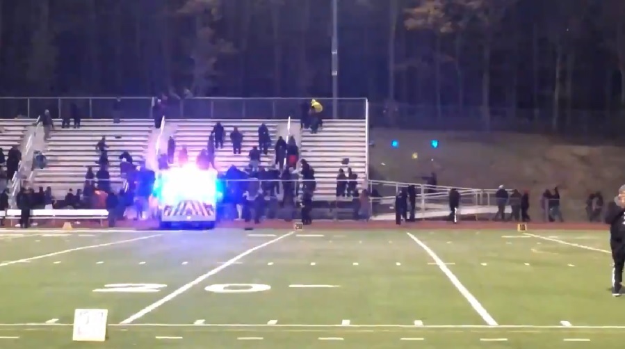 El tiroteo se produjo durante un juego de futbol americano en una secundaria de Nueva Jersey. (Twitter: @kminnicksports)