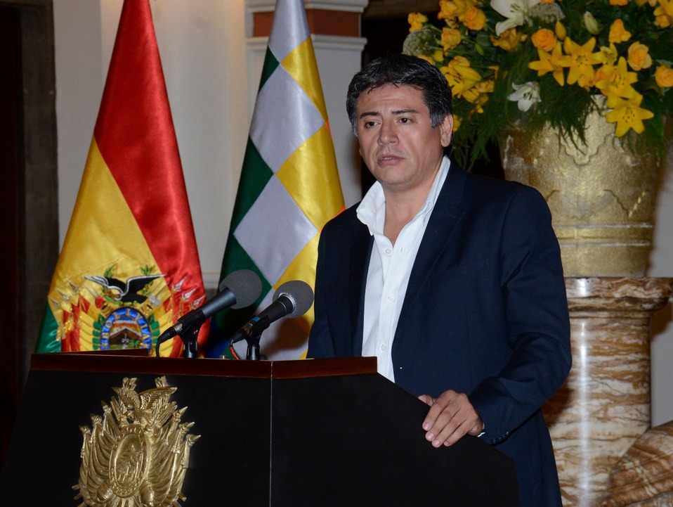 El ministro de la Presidencia de Bolivia, Jerjes Justiniano, aclaró que el decreto supremo no es licencia para matar. (Israel Navarro)
