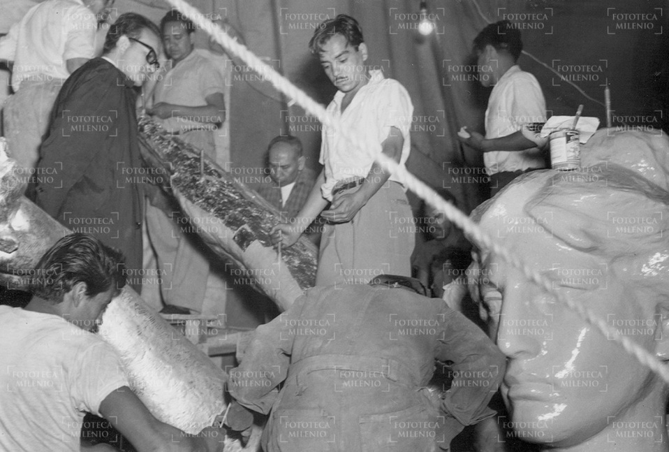 Restauran Ángel de la Independencia tras su caída en el sismo del 28 de julio de 1957. (FOTOTECA MILENIO)