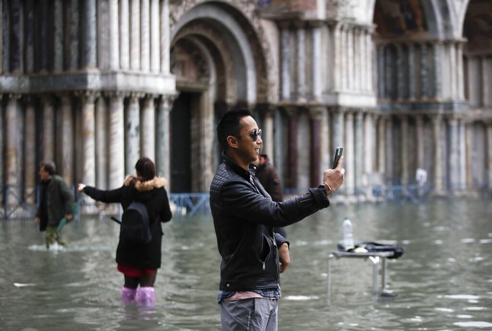 En Venecia, temen que marea alta alcance 1.6 metros. (AP)