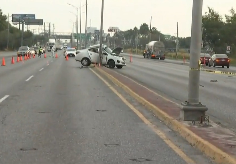 Debido al accidente dos carriles de la circulación fueron cerrados. Foto: Especial.