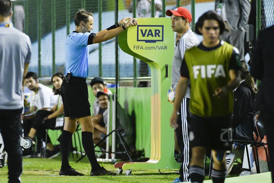 Andris Treimanis, el árbitro del México vs Brasil de la Final del Mundial Sub 17 (Imago7)