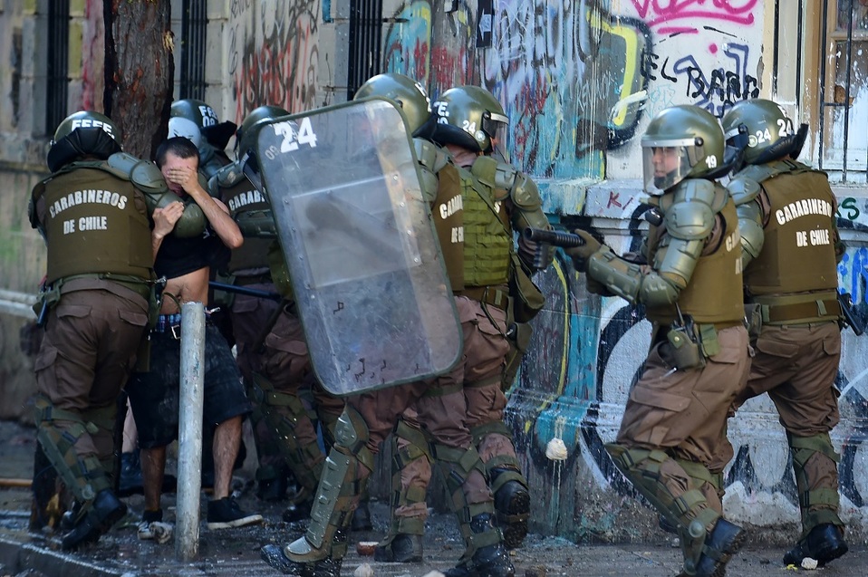 El presidente Sebastián Piñera condenó el uso excesivo de la fuerza durante las protestas del último mes en Chile. (AFP)