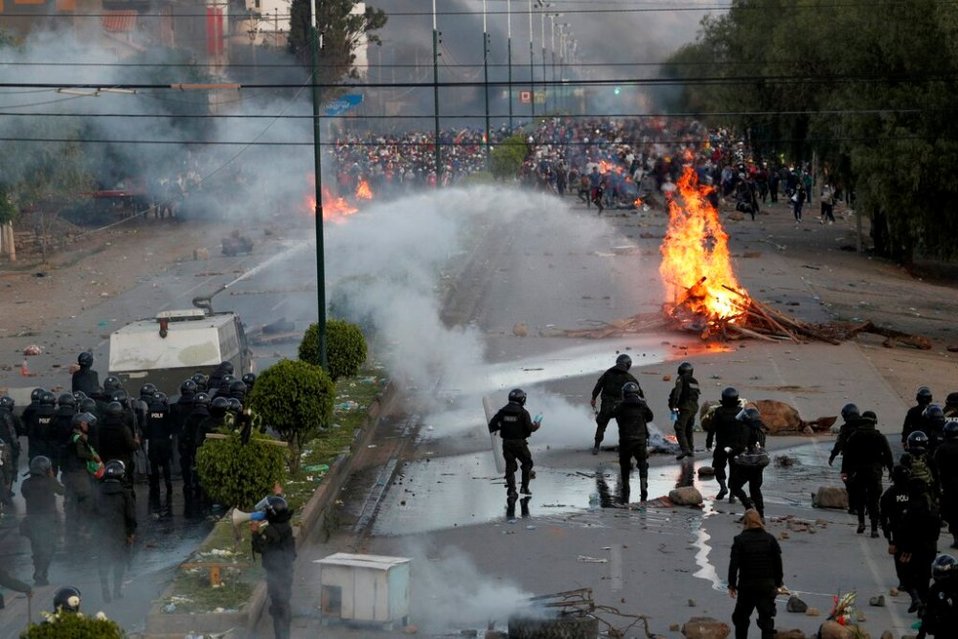 Las protestas también han dejado decenas de heridos y detenidos. (AP)