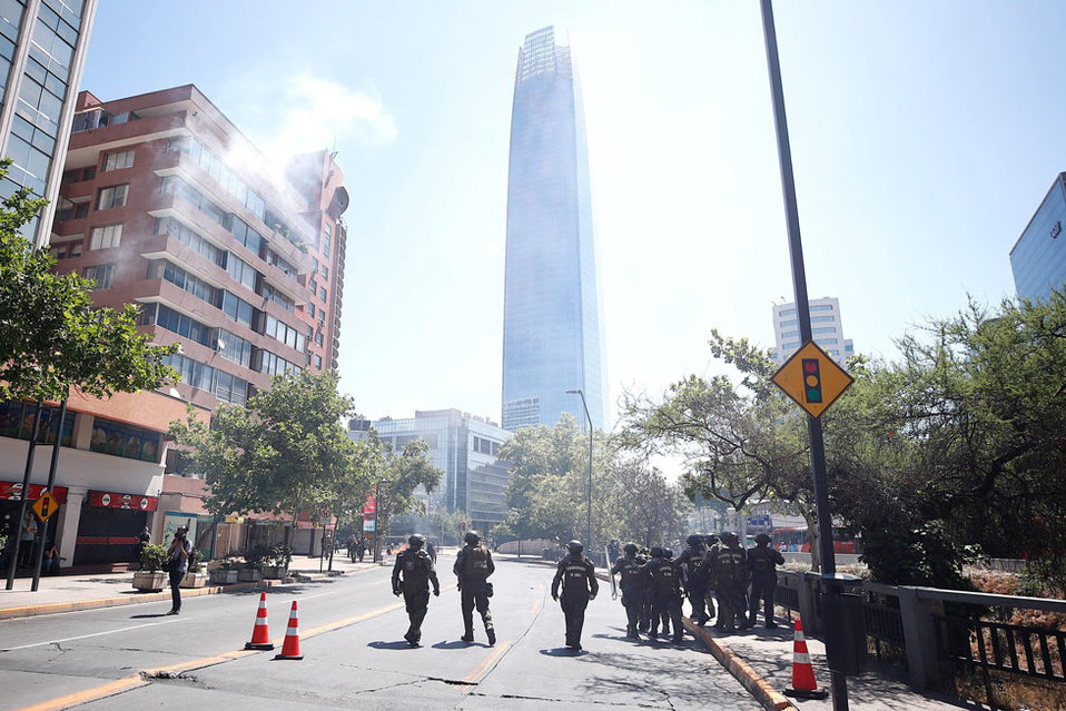 Para satisfacer las demandas de los manifestantes, el gobierno usará 2,000 mdd producto de la reforma fiscal en Chile.