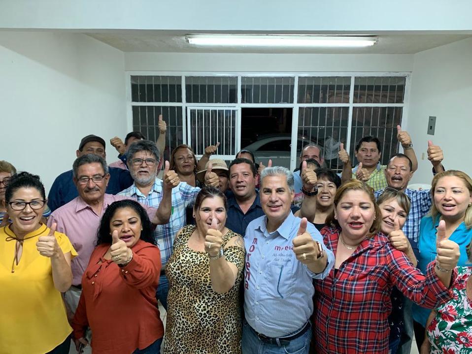 Alejandro Rojas - al frente - en un evento con militantes (Especial)