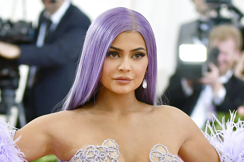 Kylie Jenner vende la mitad de su marca a dueña CoverGirl (AP).